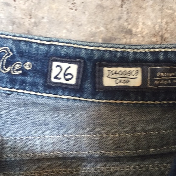 Miss Me Distressed Crop Capris - Picture 7 of 12